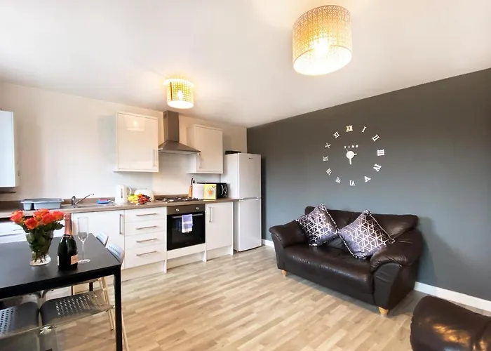 Air Host And Stay - Young House One Apartment - 2 Bedroom Sleeps 5
