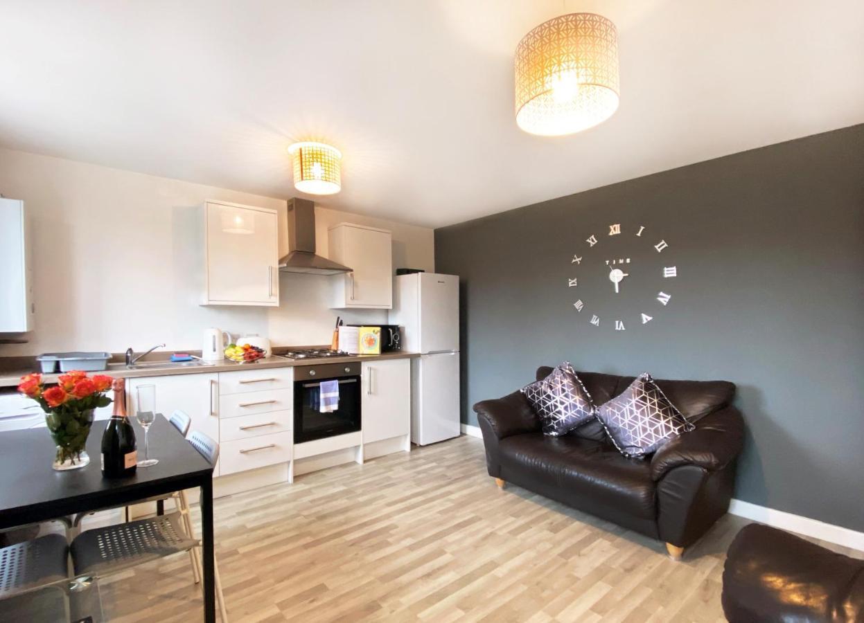 Apartment Air Host And - Young House One - 2 Bedroom Sleeps 5 *