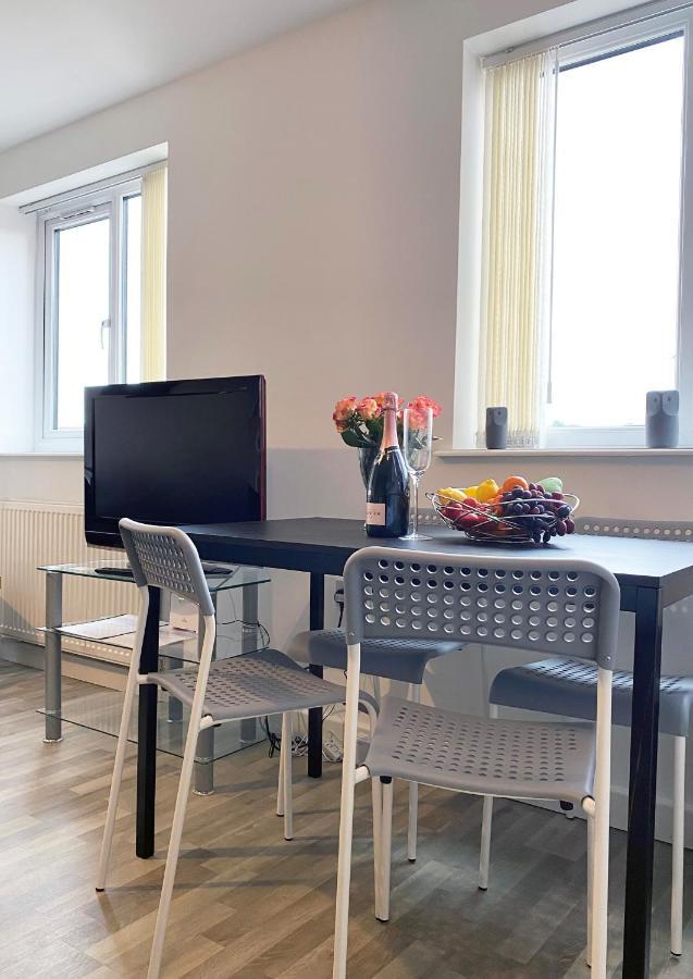 Air Host And - Young House One - 2 Bedroom Sleeps 5 Apartment