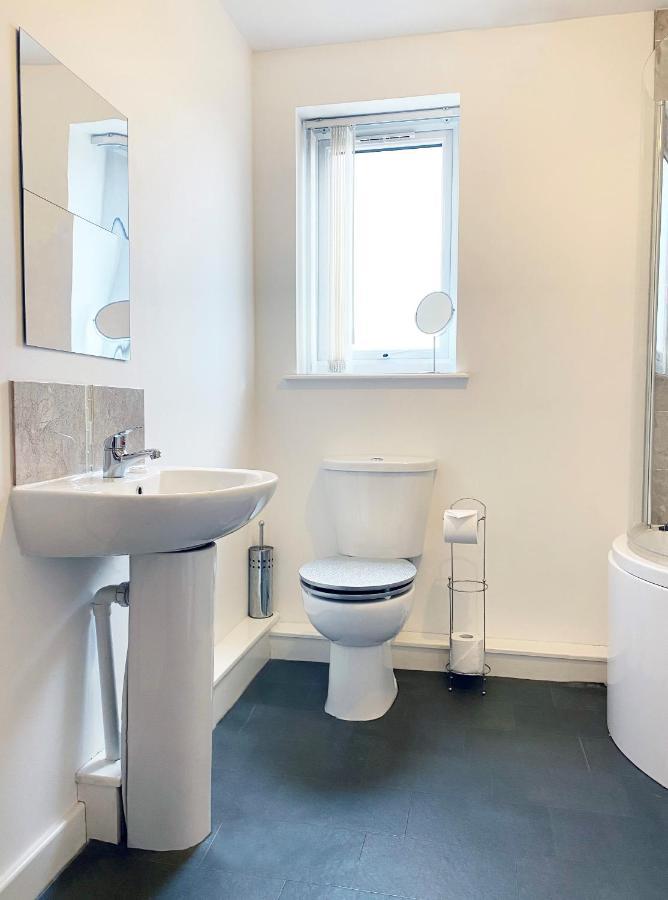 Apartment Air Host And - Young House One - 2 Bedroom Sleeps 5