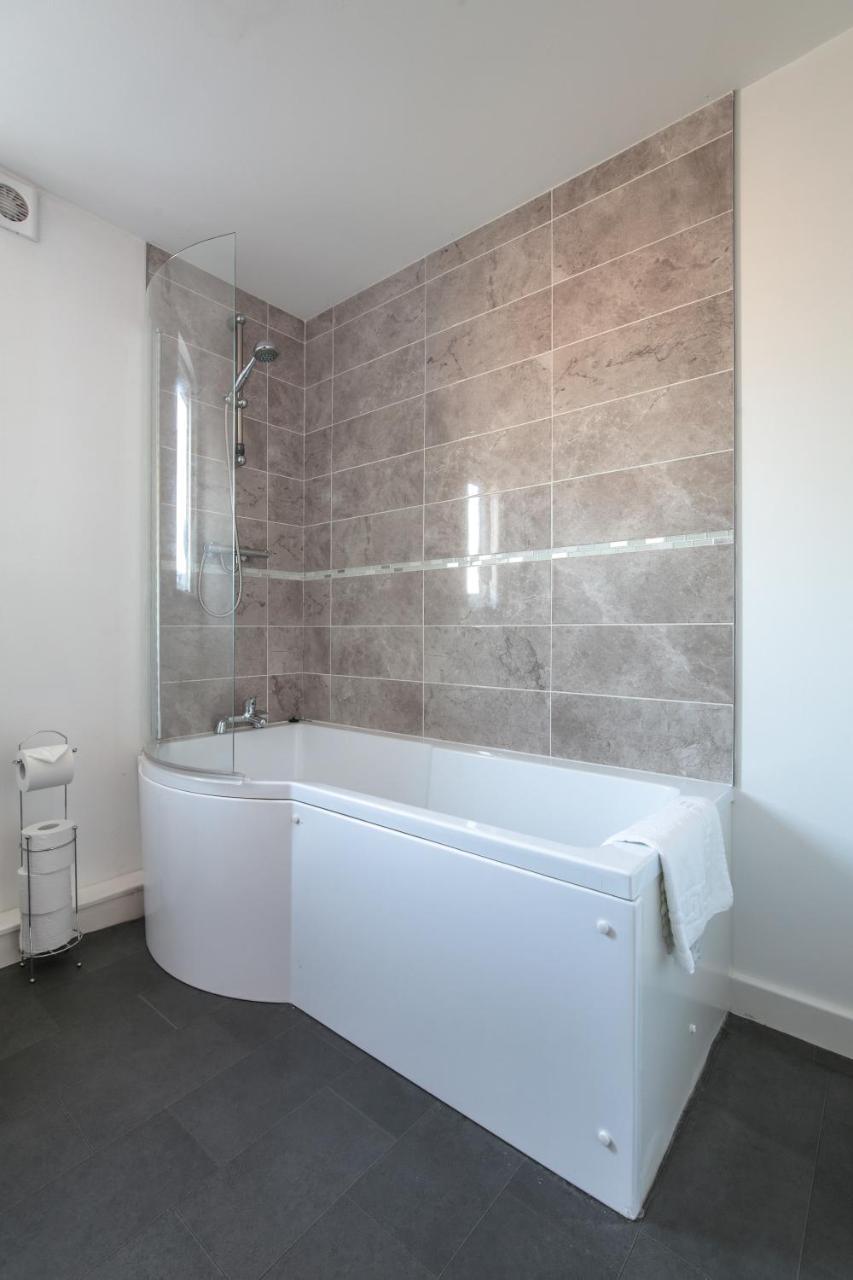 Air Host And - Young House One - 2 Bedroom Sleeps 5 Apartment Liverpool